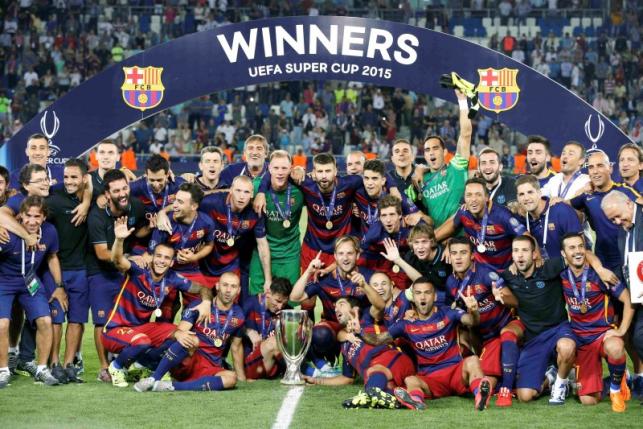Barcelona's players, coaches and officials celebrate their victory over Sevilla in the UEFA Super Cup soccer match at Boris Paichadze Dinamo Arena in Tbilisi, Georgia, August 12, 2015.  REUTERS/Grigory Dukor